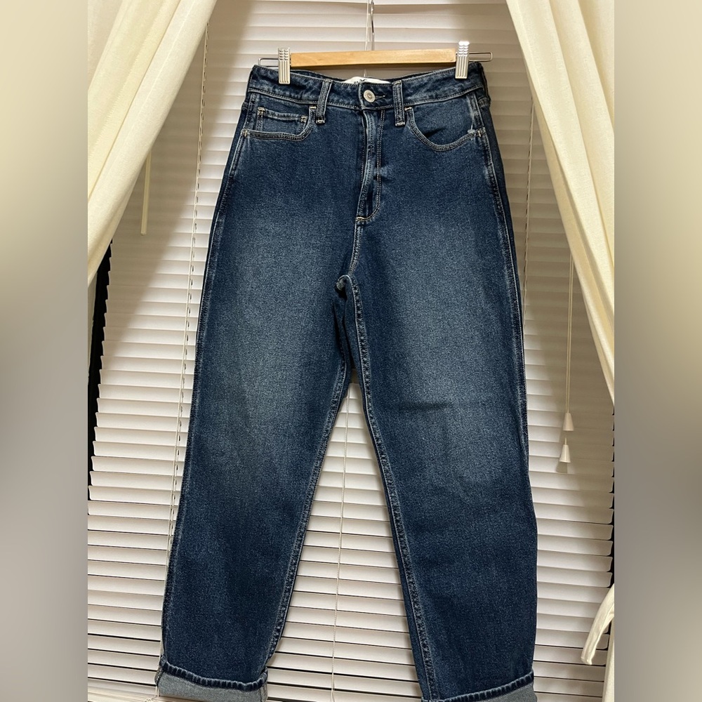 Hollister Curvy Ultra High Rise Mom Jean
